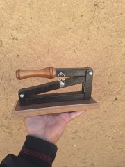 بادام‌شکن و گردوشکن نشکن؛ با بدنه فولادی و طول عمر بالا